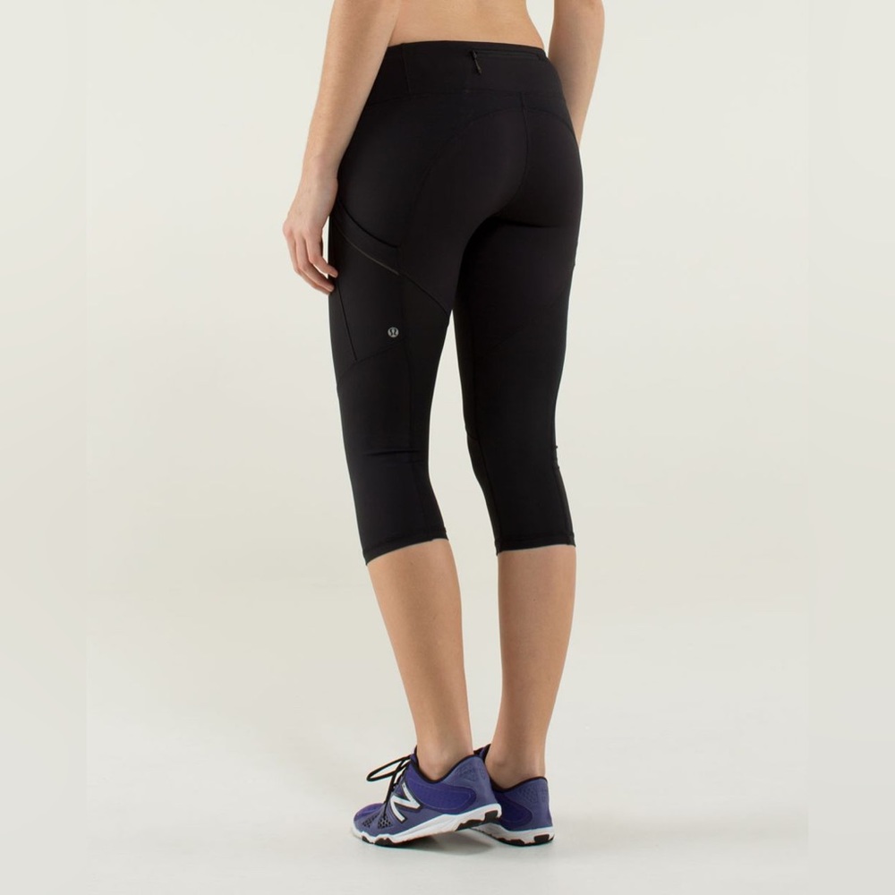 Lululemon *Power-Luxtreme Run: Mod Moves CropBlack. Size 6. Pristine Cond